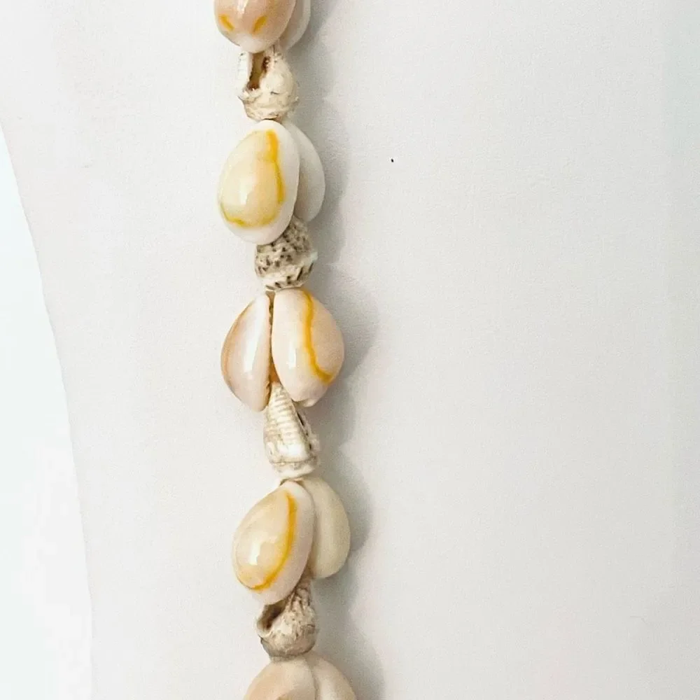 Vintage Gorgeous Ivory white Natural Seashell Sea Shell 17” Drop Long Necklace